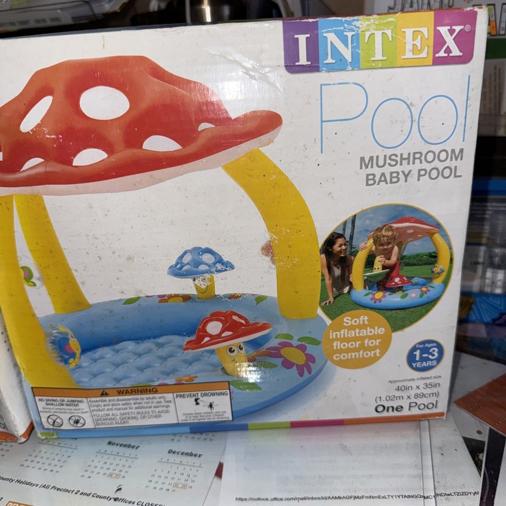 Intex Inflatable Mushroom Water Play Center Kiddie Pool  45''X35" Ages 1-3‎ New